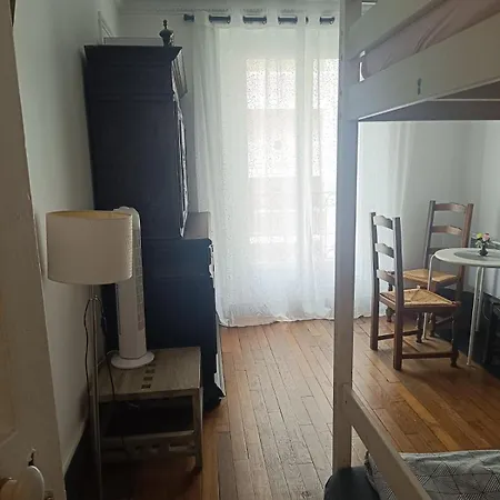 Privees Dans Un De 2 Pieces A 13e