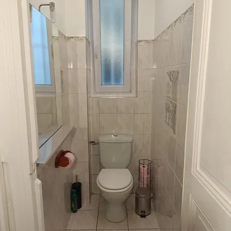 Hostel Privees Dans Un De 2 Pieces A 13e