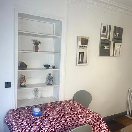 Privees Dans Un De 2 Pieces A 13e Hostel Paris
