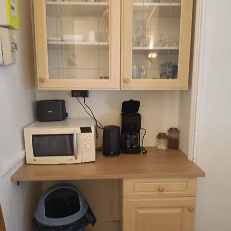 Hostel Privees Dans Un De 2 Pieces A 13e