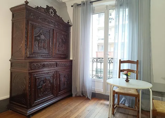 Privees Dans Un De 2 Pieces A 13e