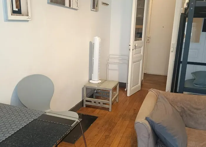 Privees Dans Un De 2 Pieces A 13e Hostel *