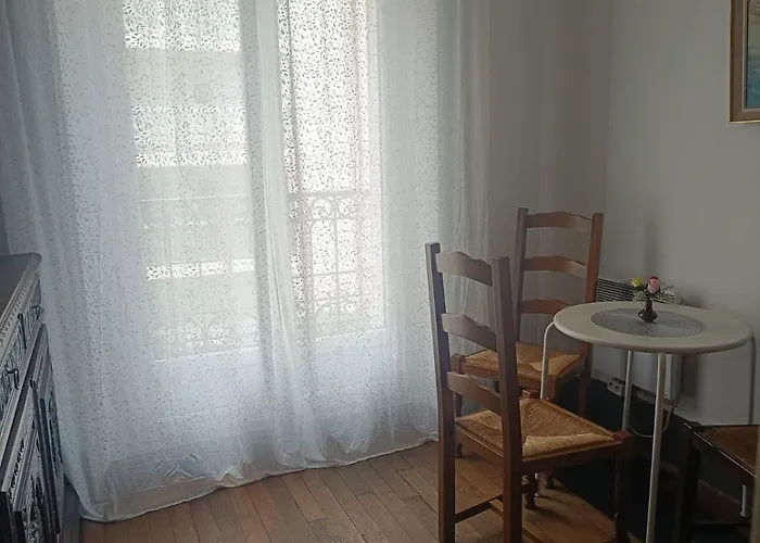 Privees Dans Un De 2 Pieces A 13e Hostel *