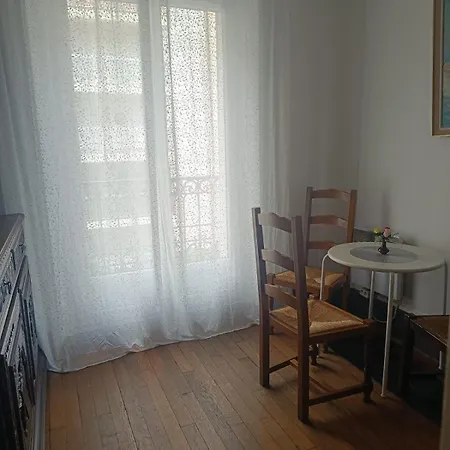 Privees Dans Un De 2 Pieces A 13e Hostel *